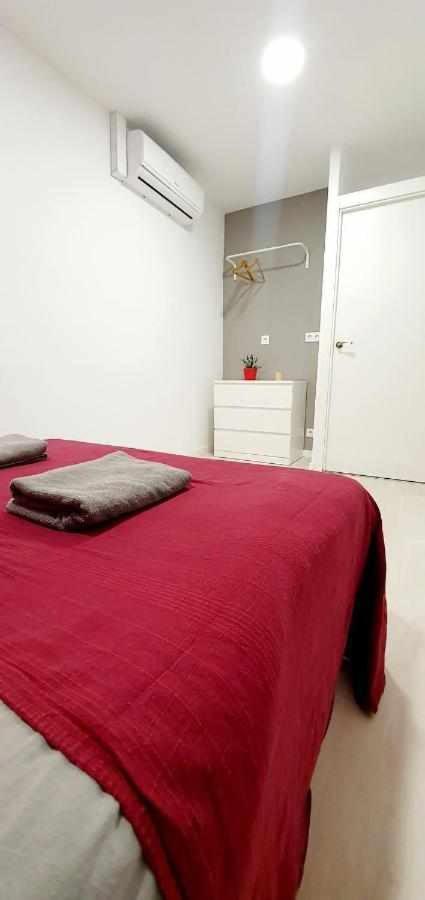 Hostal Urban Basic L'Hospitalet de Llobregat Ngoại thất bức ảnh