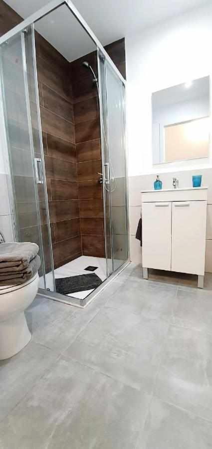 Hostal Urban Basic L'Hospitalet de Llobregat Ngoại thất bức ảnh