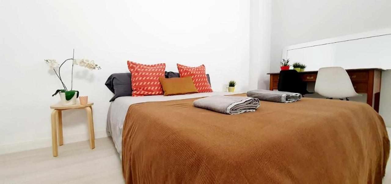 Hostal Urban Basic L'Hospitalet de Llobregat Ngoại thất bức ảnh