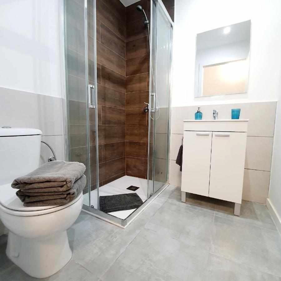 Hostal Urban Basic L'Hospitalet de Llobregat Ngoại thất bức ảnh