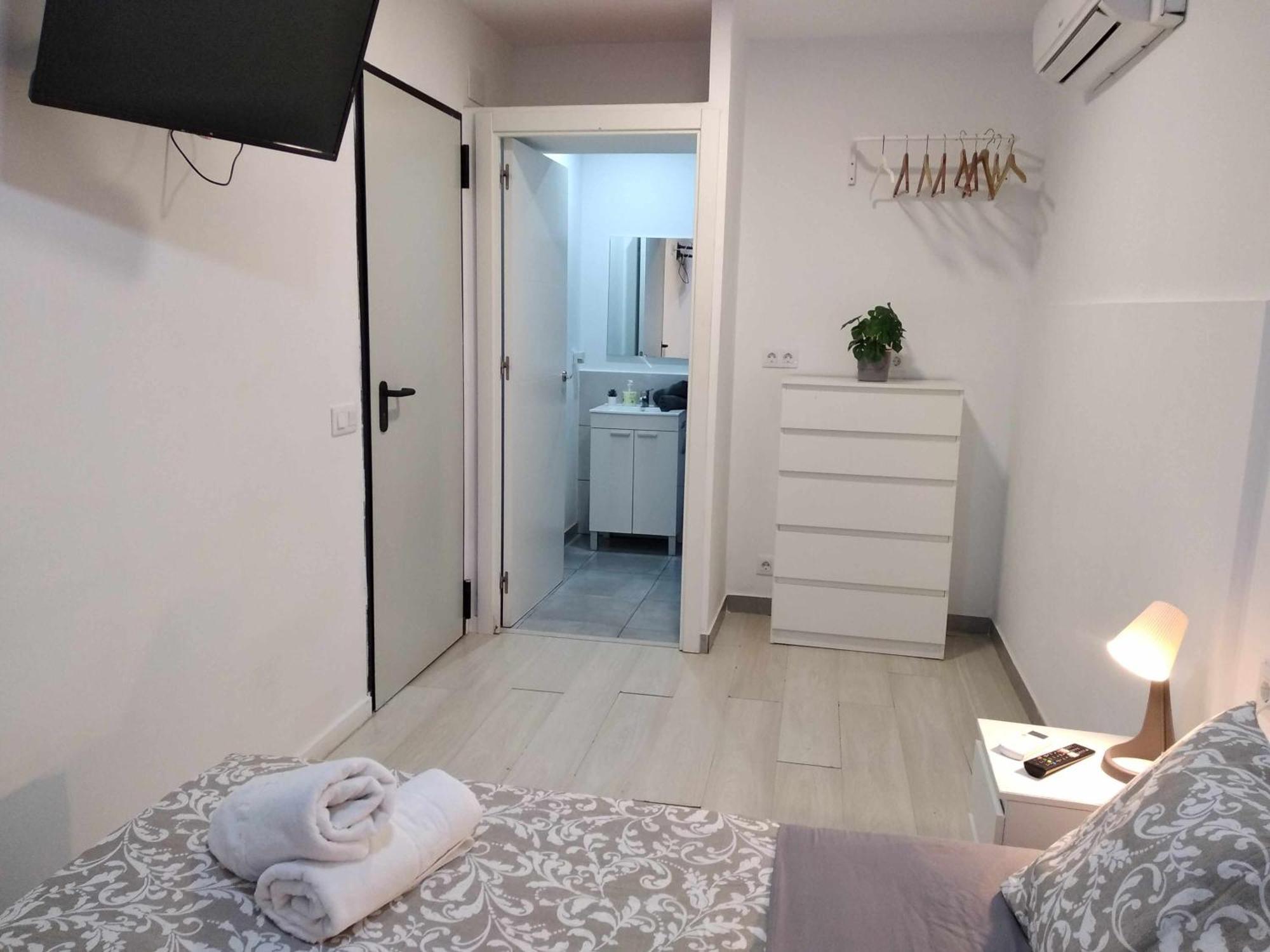 Hostal Urban Basic L'Hospitalet de Llobregat Phòng bức ảnh